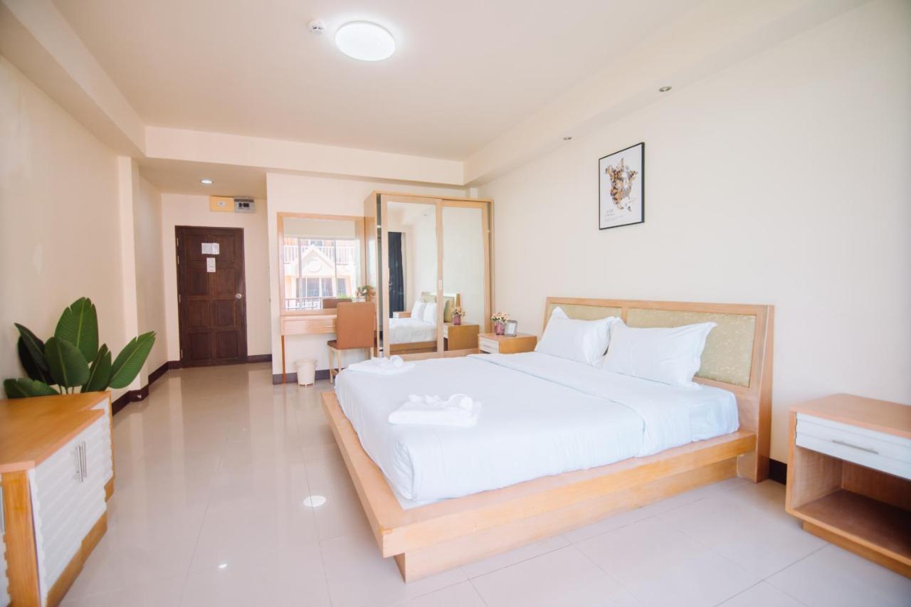 Patong Beach Side Hotel Exterior foto